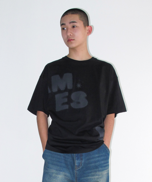 AMESWORLDWIDE(アメスワールドワイド)の「SPRAY 52 TYPO TEE BLACK(Tシャツ/カットソー・レディース・その他・SMALL/MEDIUM/LARGE)」の8枚目の写真