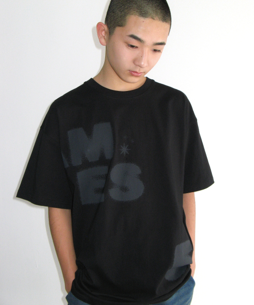 AMESWORLDWIDE(アメスワールドワイド)の「SPRAY 52 TYPO TEE BLACK(Tシャツ/カットソー・レディース・その他・SMALL/MEDIUM/LARGE)」の11枚目の写真