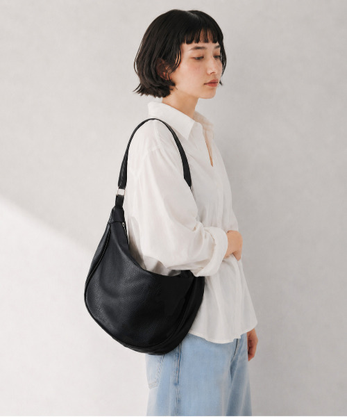 neos（ネオス）の「【neos】ヴィンテージライク ハーフムーン ワンショルダーバッグ ユニセックス 三日月フェイクレザー ボディバッグ 斜めがけ（ショルダーバッグ・メンズ・ブラウン/ブラック・FREE）」の20枚目の写真