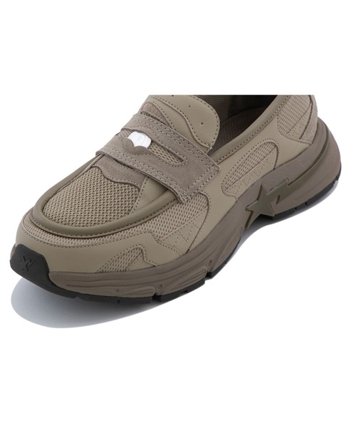 A BATHING APE(アベイシングエイプ)の「SHARK STA LOAFER #2(ローファー・メンズ・ベージュ・9/10/9.5/8.5/7/11/12/8)」の2枚目の写真