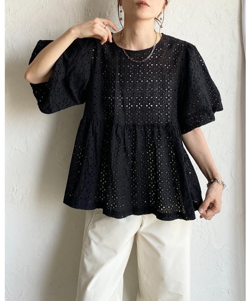 She's Closet(シーズクローゼット)の「スカラップレース 半袖 ボリューム袖 パフスリーブ ペプラムブラウス(シャツ/ブラウス・レディース・ブラック/ホワイト・FREE)」の8枚目の写真