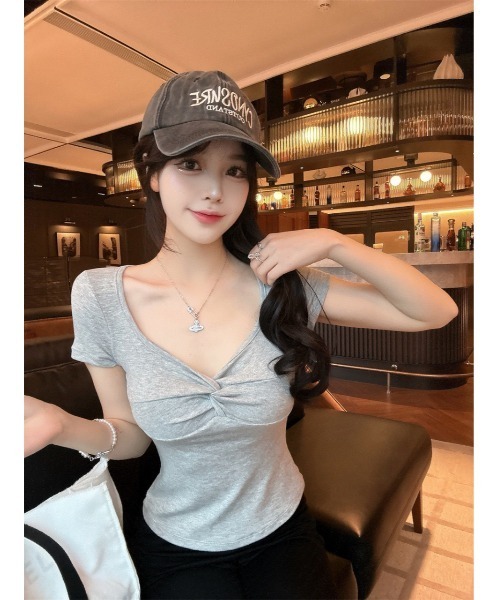 VEILA(ヴェイラ)の「ハートネックギャザー半袖カットソー(Tシャツ/カットソー・レディース・グレー/ホワイト/ブラック・フリー)」の11枚目の写真