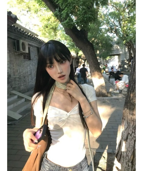 VEILA(ヴェイラ)の「ハートネックギャザー半袖カットソー(Tシャツ/カットソー・レディース・グレー/ホワイト/ブラック・フリー)」の5枚目の写真