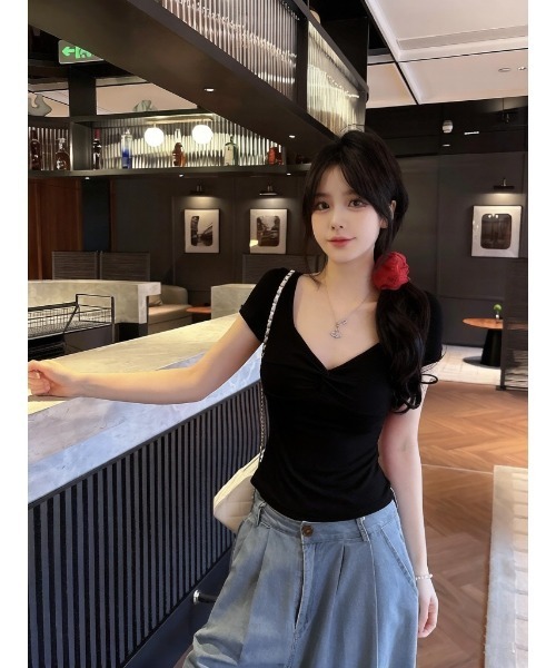VEILA(ヴェイラ)の「ハートネックギャザー半袖カットソー(Tシャツ/カットソー・レディース・グレー/ホワイト/ブラック・フリー)」の7枚目の写真
