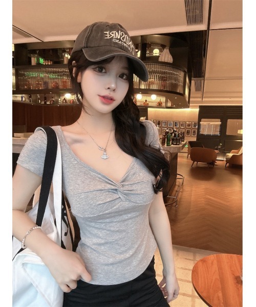 VEILA(ヴェイラ)の「ハートネックギャザー半袖カットソー(Tシャツ/カットソー・レディース・グレー/ホワイト/ブラック・フリー)」の12枚目の写真