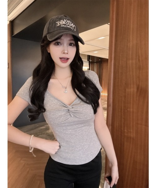 VEILA(ヴェイラ)の「ハートネックギャザー半袖カットソー(Tシャツ/カットソー・レディース・グレー/ホワイト/ブラック・フリー)」の13枚目の写真