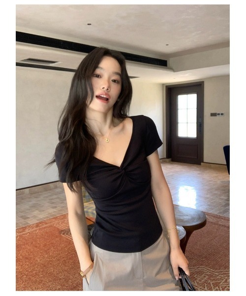 VEILA(ヴェイラ)の「ハートネックギャザー半袖カットソー(Tシャツ/カットソー・レディース・グレー/ホワイト/ブラック・フリー)」の9枚目の写真