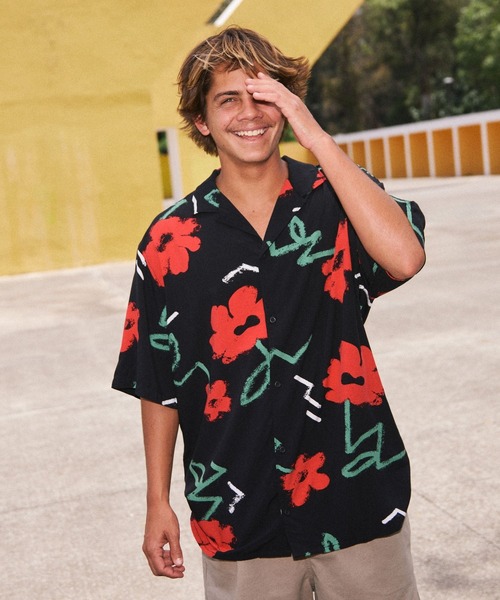 Quiksilver(クイックシルバー)の「QUIKSILVER メンズ SAFE PARADISE SS 半袖レーヨンシャツ コンフォートフィット【2026年春夏モデル】(シャツ/ブラウス・メンズ・ブラック系その他/イエロー系その他・MEDIUM)」の1枚目の写真