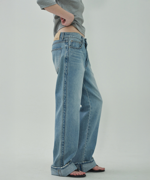 MOTT(モット)の「サイドロールアップデニム-ライトブルー(デニムパンツ・レディース・その他・LARGE/SMALL/MEDIUM)」の2枚目の写真