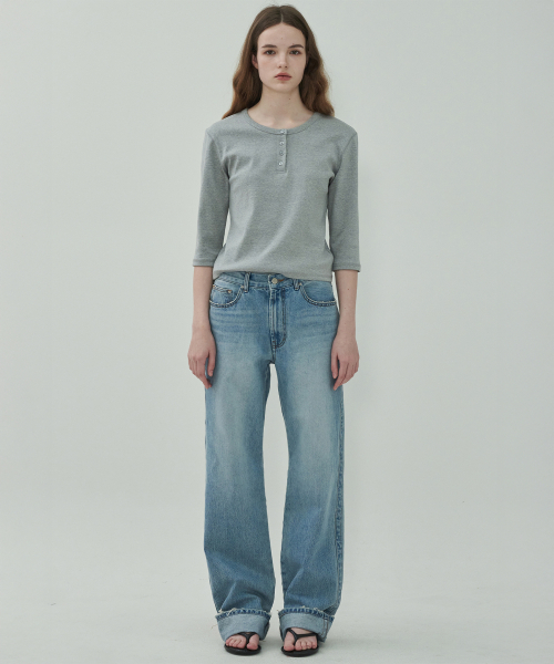 MOTT(モット)の「サイドロールアップデニム-ライトブルー(デニムパンツ・レディース・その他・LARGE/SMALL/MEDIUM)」の3枚目の写真