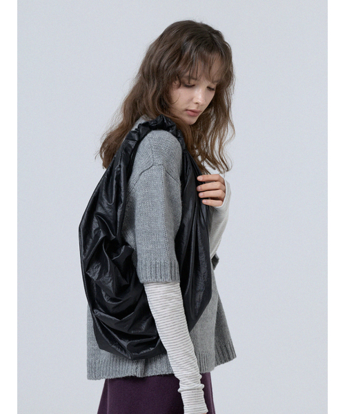 ACOC(アコック)の「Glossy Mid Tangle Twist Bag_Black(ショルダーバッグ・レディース・その他・FREE)」の3枚目の写真