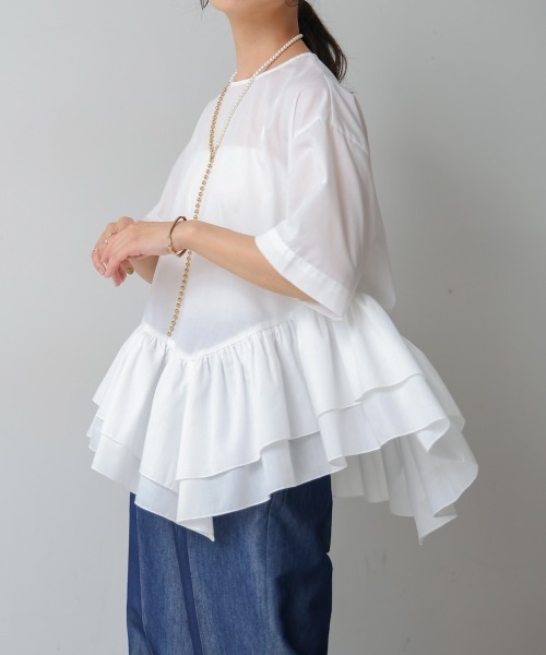 Bou Jeloud(ブージュルード)の「ペプラムフリルTシャツブラウス(シャツ/ブラウス・レディース・オフホワイト・MEDIUM)」の1枚目の写真