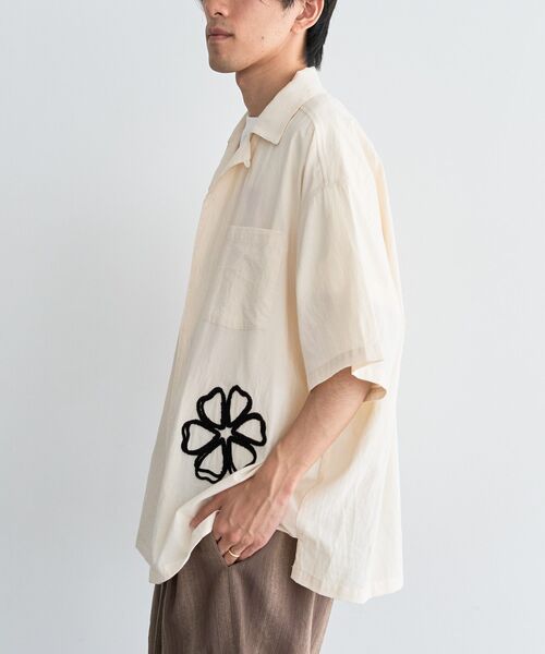 CRAFT STANDARD BOUTIQUE(クラフトスタンダードブティック)の「花柄オープンカラーシャツ(シャツ/ブラウス・メンズ・チャコールグレー/アイボリー/ブラウン・M/L)」の7枚目の写真