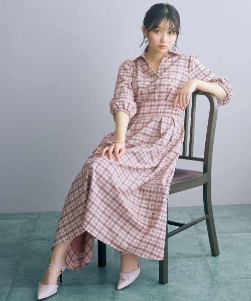 marun(マルン)の「<大きいサイズ>チェック柄スキッパーワンピース marun(ワンピース・レディース・ブラック系/ピンク系・L/4L/3L/LL/5L)」の2枚目の写真