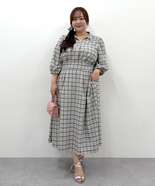 marun(マルン)の「<大きいサイズ>チェック柄スキッパーワンピース marun(ワンピース・レディース・ブラック系/ピンク系・L/4L/3L/LL/5L)」の3枚目の写真
