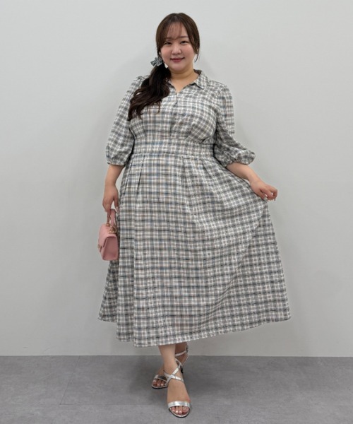 marun(マルン)の「<大きいサイズ>チェック柄スキッパーワンピース marun(ワンピース・レディース・ブラック系/ピンク系・L/4L/3L/LL/5L)」の4枚目の写真