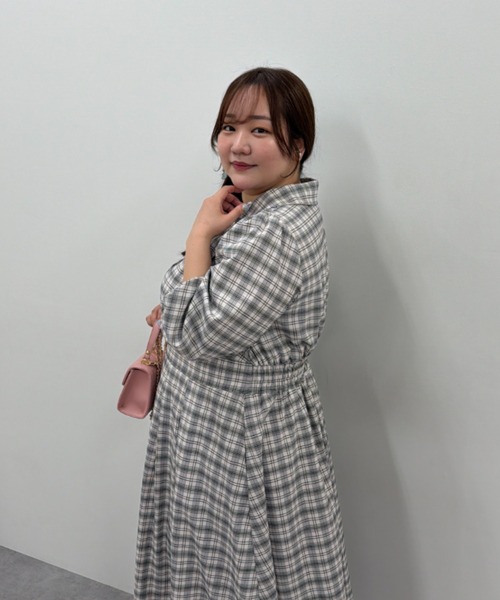 marun(マルン)の「<大きいサイズ>チェック柄スキッパーワンピース marun(ワンピース・レディース・ブラック系/ピンク系・L/4L/3L/LL/5L)」の9枚目の写真