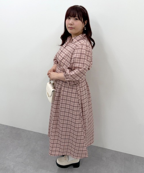 marun(マルン)の「<大きいサイズ>チェック柄スキッパーワンピース marun(ワンピース・レディース・ブラック系/ピンク系・L/4L/3L/LL/5L)」の15枚目の写真