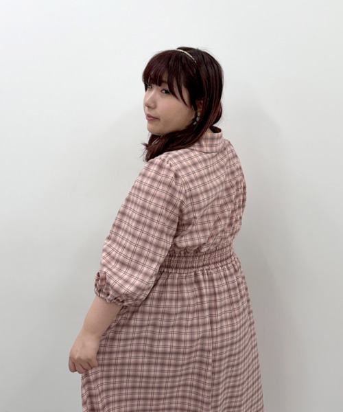 marun(マルン)の「<大きいサイズ>チェック柄スキッパーワンピース marun(ワンピース・レディース・ブラック系/ピンク系・L/4L/3L/LL/5L)」の16枚目の写真