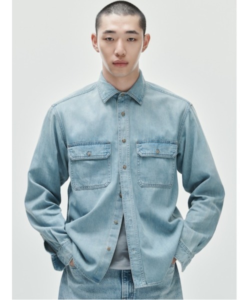 GAP（ギャップ）の「ウルトラソフトデニム リラックスフィット ユーティリティシャツ（シャツ/ブラウス・メンズ・ブルー・XL/L/M/S/XS）」の2枚目の写真