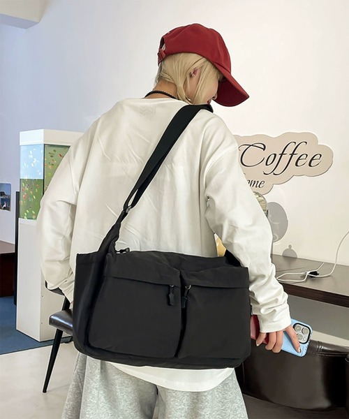 WESTBOY(ウエストボーイ)の「Y2K ツインポケット ナイロンショルダーバッグ WO26W2BG04(ショルダーバッグ・メンズ・グリーン/ブラック・FREE)」の1枚目の写真