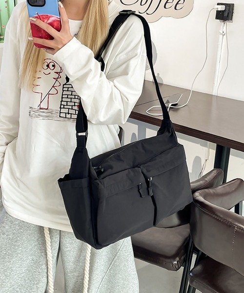 WESTBOY(ウエストボーイ)の「Y2K ツインポケット ナイロンショルダーバッグ WO26W2BG04(ショルダーバッグ・メンズ・グリーン/ブラック・FREE)」の4枚目の写真