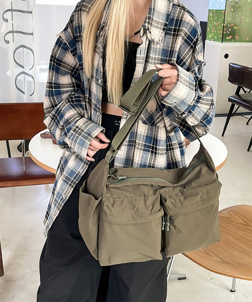 WESTBOY(ウエストボーイ)の「Y2K ツインポケット ナイロンショルダーバッグ WO26W2BG04(ショルダーバッグ・メンズ・グリーン/ブラック・FREE)」の9枚目の写真