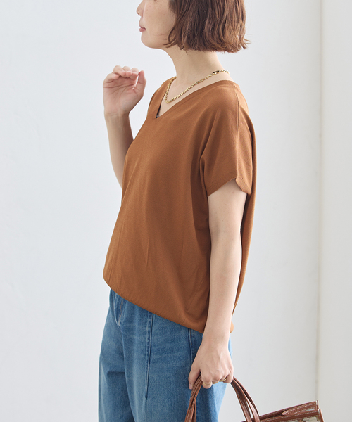 journal standard L'essage(ジャーナルスタンダードレサージュ)の「《接触冷感/ 手洗い可能》クールタッチVネックプルオーバー(ニット/セーター・レディース・ブラック系その他/ブラック/キャメル・FREE)」の13枚目の写真