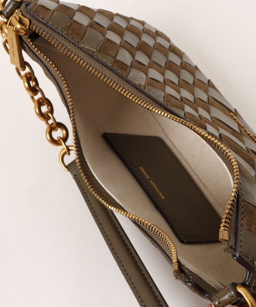 MICHAEL KORS(マイケルコース)の「NOLITA チェーン ポシェット ミディアム(ショルダーバッグ・レディース・グリーン系・FREE)」の8枚目の写真