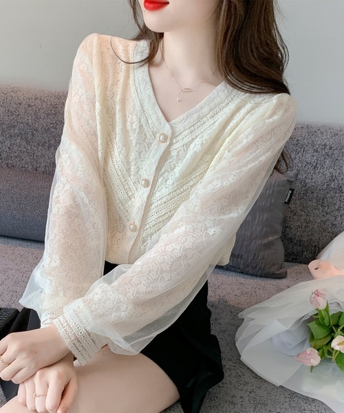 LUCPY(ラクピー)の「レースシフォンVネックブラウス(シャツ/ブラウス・レディース・ホワイト・SMALL/MEDIUM/LARGE/X-LARGE)」の3枚目の写真