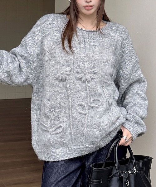 BLoomMe(ブルームミー)の「立体フラワー刺繍ニットプルオーバー(ニット/セーター・レディース・ベージュ/ライトグレー/ホワイト・M)」の4枚目の写真