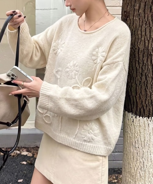 BLoomMe(ブルームミー)の「立体フラワー刺繍ニットプルオーバー(ニット/セーター・レディース・ベージュ/ライトグレー/ホワイト・M)」の6枚目の写真