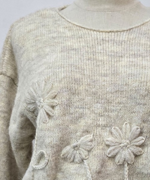 BLoomMe(ブルームミー)の「立体フラワー刺繍ニットプルオーバー(ニット/セーター・レディース・ベージュ/ライトグレー/ホワイト・M)」の8枚目の写真