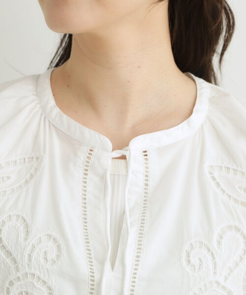 LAURA ASHLEY(ローラアシュレイ)の「【洗える/コットン100%】カットワークレースブラウス(シャツ/ブラウス・レディース・ブラック/オフホワイト・38)」の6枚目の写真
