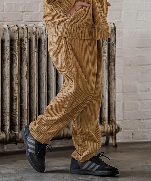 CAMBIO(カンビオ)の「mp15331- Wide Corduroy Balloon Pants コーデュロイバルーンパンツ(CAM26AW-023)(その他パンツ・メンズ・ブラック/ベージュ/ブラウン・S/M/L)」の1枚目の写真