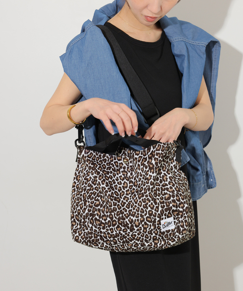 Drifter(ドリフター)の「《WEB限定追加3》【Drifter/ドリフター】CARRY ALL BAG レオパード(ショルダーバッグ・レディース・ブラック系その他/ホワイト×ホワイト・FREE)」の2枚目の写真