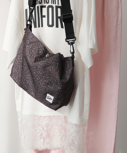 Drifter(ドリフター)の「《WEB限定追加3》【Drifter/ドリフター】CARRY ALL BAG レオパード(ショルダーバッグ・レディース・ブラック系その他/ホワイト×ホワイト・FREE)」の10枚目の写真