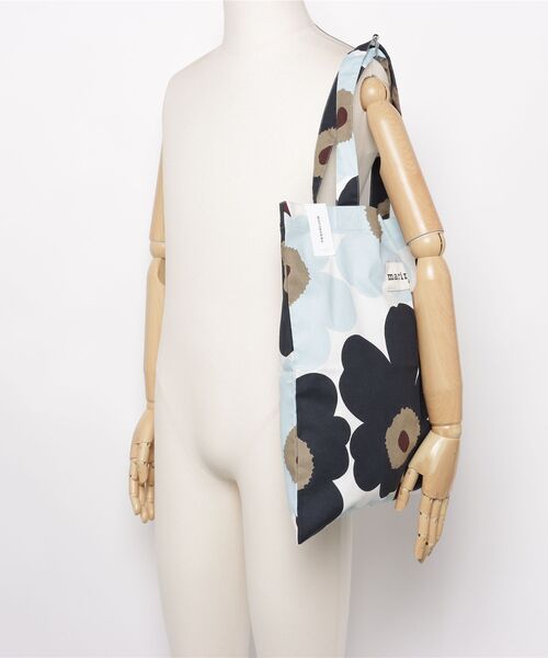 marimekko(マリメッコ)の「Pieni Unikko / fabric Bag 43X44cm(トートバッグ・レディース・ブルー系その他・FREE)」の9枚目の写真