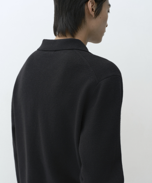 MUSINSA STANDARD（ムシンサスタンダード）の「[ビクトリアウール] スリットネックカラー ニット [ブラック]（ニット/セーター・メンズ・その他・MEDIUM/LARGE/X-LARGE/2XL）」の5枚目の写真