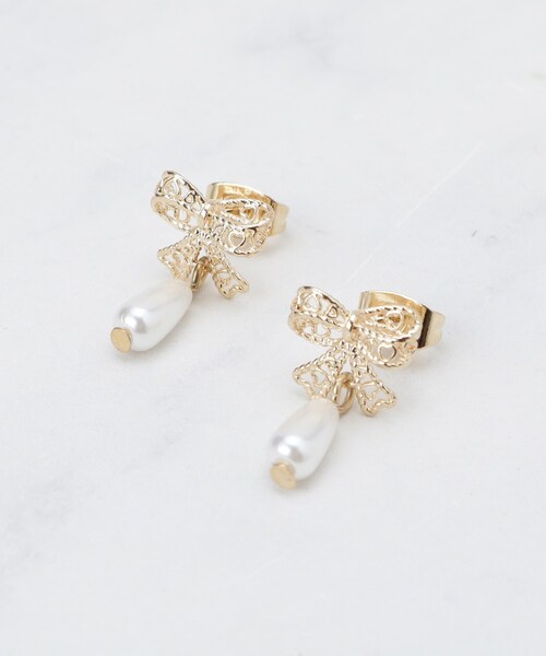 couture brooch(クチュールブローチ)の「リボンパール調ピアス(ピアス(両耳用)・レディース・ゴールド・00)」の2枚目の写真