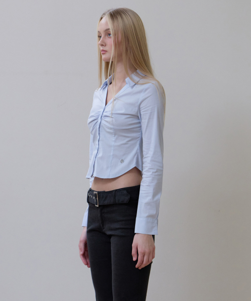 ROSEFRANTZ（ロゼフランツ）の「Ruched Front Slim Shirt [Sky Blue]（シャツ/ブラウス・レディース・スカイブルー・SMALL/MEDIUM）」の2枚目の写真