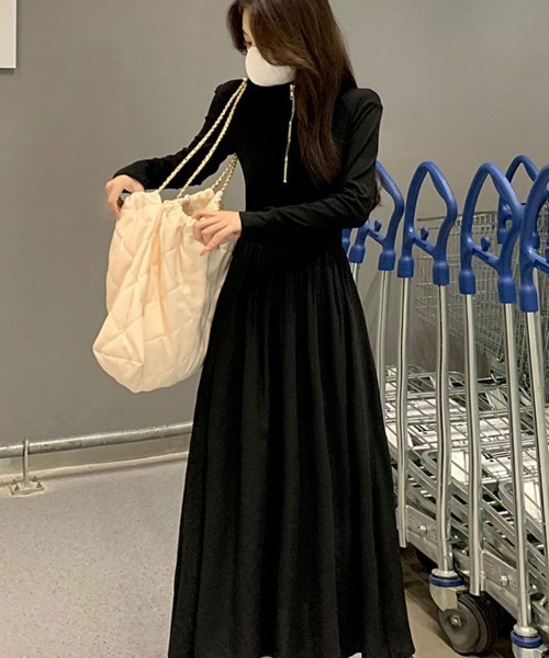 Flugge(フラッジー)の「タイトフレアロングワンピース(ワンピース・レディース・ブラック・MEDIUM/LARGE)」の3枚目の写真