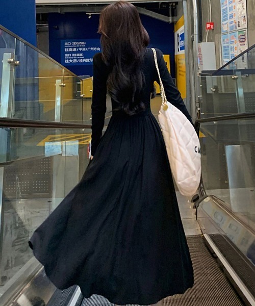 Flugge(フラッジー)の「タイトフレアロングワンピース(ワンピース・レディース・ブラック・MEDIUM/LARGE)」の6枚目の写真
