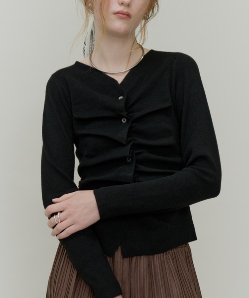Plumel(プルメル)の「Front Gathered Knit Cardigan / フロントギャザーカーディガン(カーディガン/ボレロ・レディース・アイボリー/チャコールグレー/ブラック・MEDIUM)」の2枚目の写真