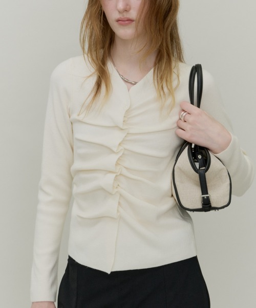 Plumel(プルメル)の「Front Gathered Knit Cardigan / フロントギャザーカーディガン(カーディガン/ボレロ・レディース・アイボリー/チャコールグレー/ブラック・MEDIUM)」の15枚目の写真