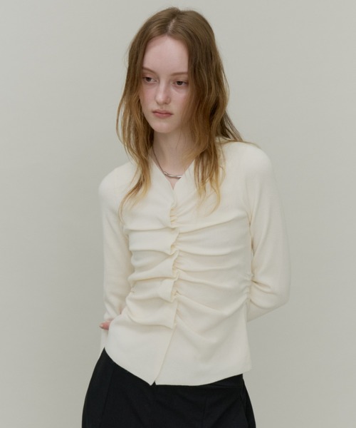 Plumel(プルメル)の「Front Gathered Knit Cardigan / フロントギャザーカーディガン(カーディガン/ボレロ・レディース・アイボリー/チャコールグレー/ブラック・MEDIUM)」の16枚目の写真
