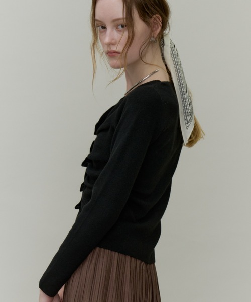 Plumel(プルメル)の「Front Gathered Knit Cardigan / フロントギャザーカーディガン(カーディガン/ボレロ・レディース・アイボリー/チャコールグレー/ブラック・MEDIUM)」の4枚目の写真