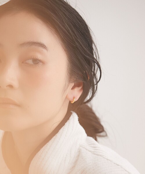 BAQLESS(バックレス)の「<BAQLESS>Embrace Micro ピアス(ピアス(両耳用)・レディース・シルバー/ゴールド・FREE)」の3枚目の写真