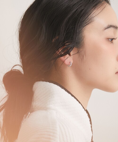 BAQLESS(バックレス)の「<BAQLESS>Embrace Micro ピアス(ピアス(両耳用)・レディース・シルバー/ゴールド・FREE)」の6枚目の写真