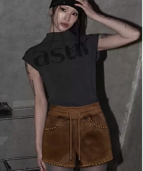 SHEPP(シープ)の「【26年秋冬新作】スタッズデザインスエードショートパンツ(その他パンツ・レディース・ブラック/ブラウン・M/L)」の7枚目の写真